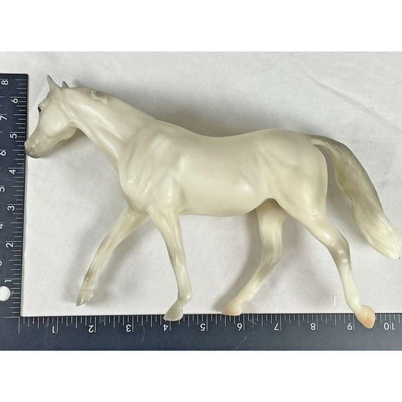 Breyer Horse Lot of 6 Mixed Colors & Sizes | Selle Francis Palomino Mustang - Picture 6 of 13